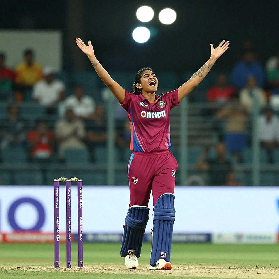 जंक्शन ओवल की लाइटें और 38 दिन का हिसाब: WBBL|12 का असली काग़ज़ क्या कहता है